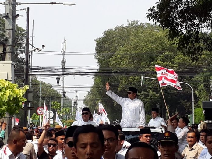 Masuk Gedung KPU, Prabowo Disambut Puluhan Ribu Simpatisan