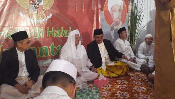 Hadiri Halal Bihalal, Airlangga Minta Restu ke Habib Lutfi