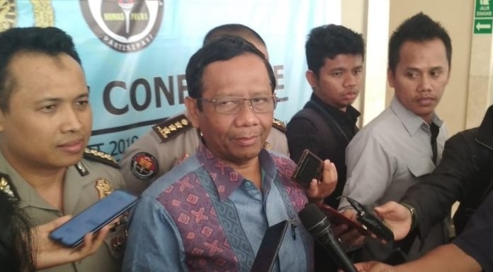 Pengamat : Jangan Remehkan Kekuatan TNI!