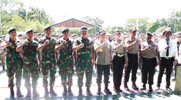 Panglima TNI Apresiasi Prajurit TNI-Polri Bantu Korban Banjir di Jayapura