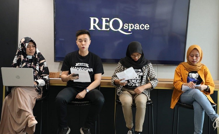 Survei AMPHI: Prof Mahfud dan Prof Edward OS Hiariej Menkumham Pilihan Milenial