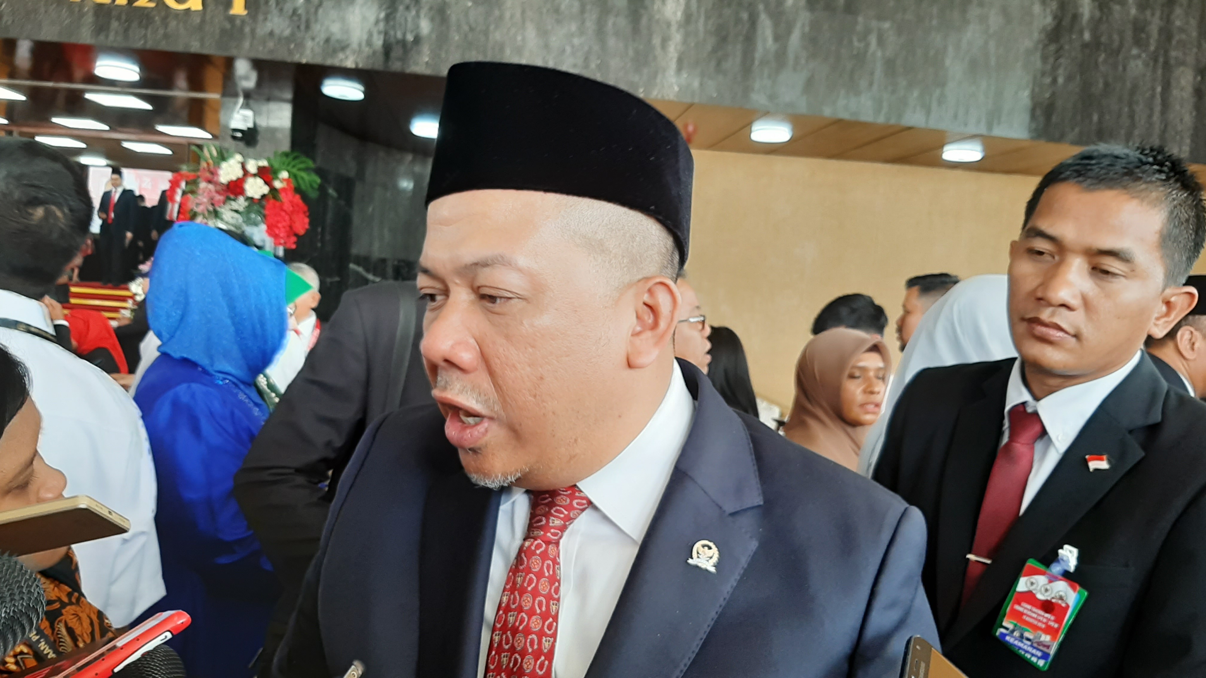 Jokowi Pakai Baju Adat NTB, Fahri: Kalau Baju Bali kan Karena Menang, Baju NTB Karena Kalah