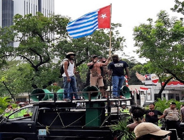 Pengibaran Bendera Bintang Kejora Depan Istana Diduga Pancingan!