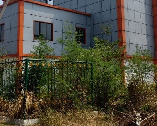 Gedung FPTI di Stadion Wibawa Mukti Tak Terurus
