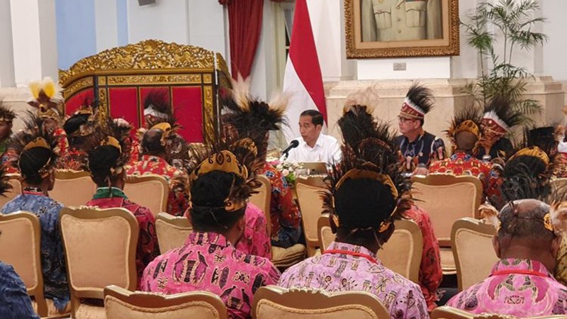 Jokowi Janjikan 1.000 Sarjana Papua Kerja di BUMN
