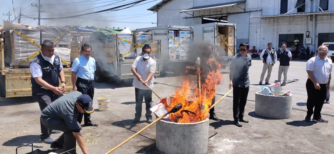 Impor Ilegal, Kemendag Musnahkan Post Border