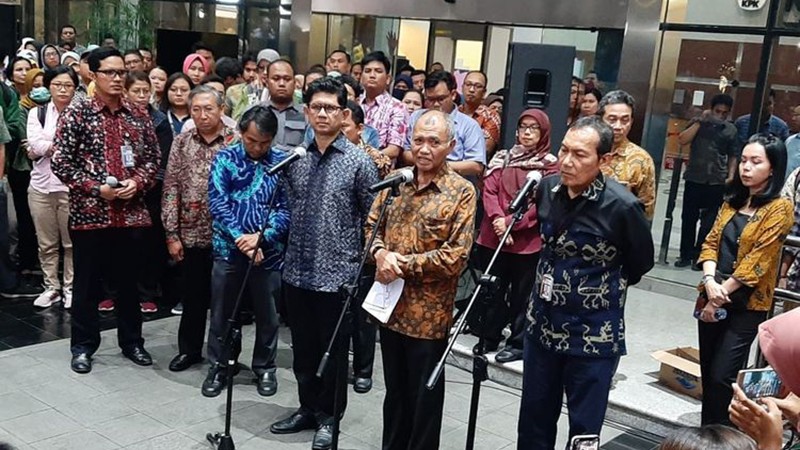 Tiga Komisioner KPK Cuma Cari Sensasi!
