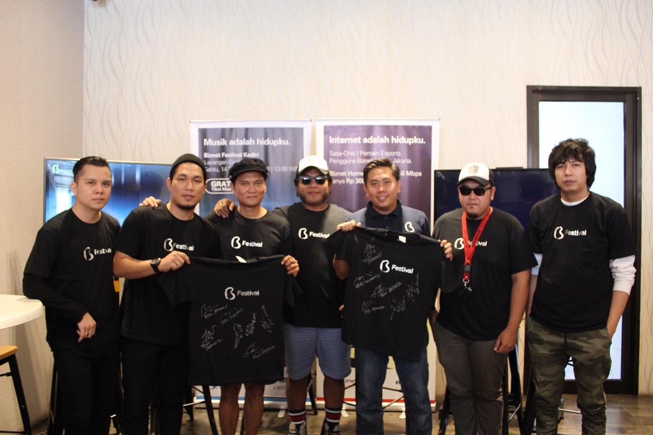 Band Papan Atas Armada dan Endank Soekamti Getarkan Biznet Festival Kediri 2019