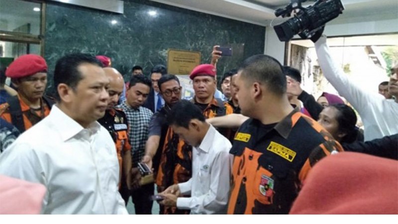 Ketua DPR Kunjungi Mahasiswa Korban Demo di RS Pelni