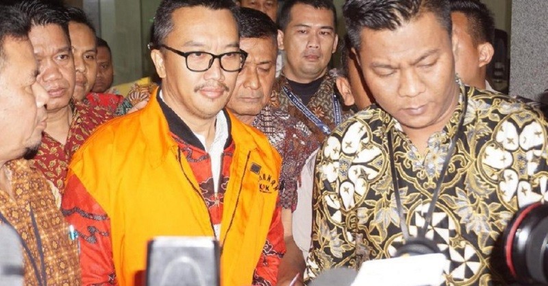 Keluar Gedung KPK Imam Nahrawi Pakai Rompi Oranye