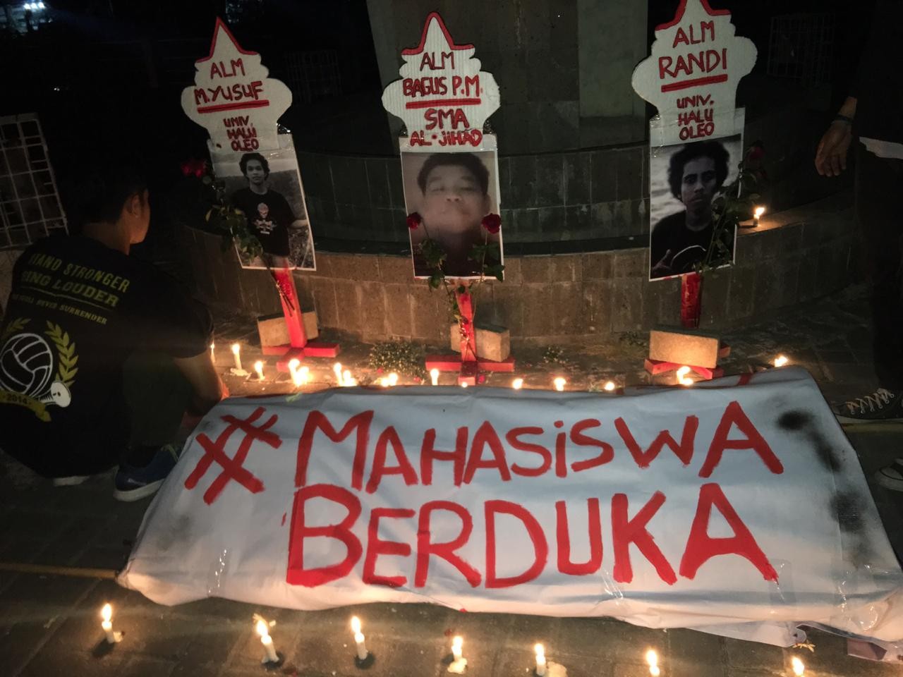 Puluhan Aktivis Unesa Siapkan Keranda, Tanda Gugurnya Demokrasi Tanah Air