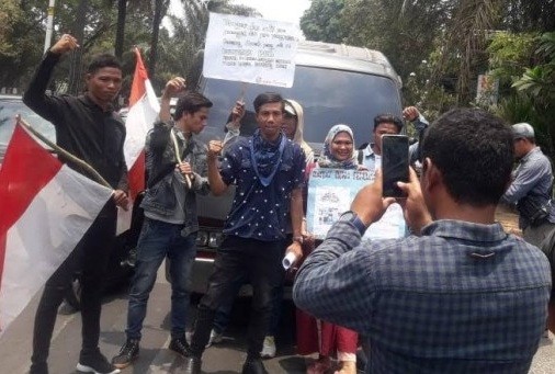 Geruduk Kantor Kementan, Warga Bima Desak Pemerintah Stabilkan Harga Bawang Merah