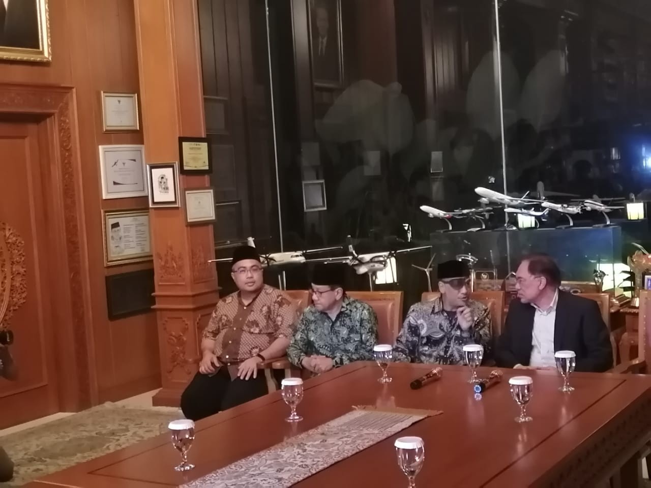Anwar Ibrahim Dipastikan Tak Hadiri Pelantikan Jokowi