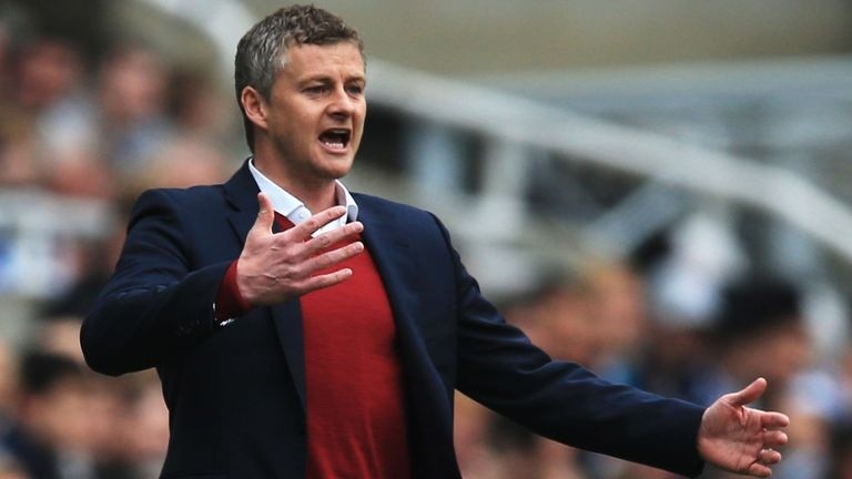 Prestasi MU Jeblok, Solskjaer Dibela Anak Buahnya