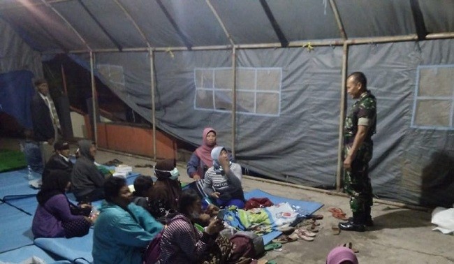 Desa Sumber Brantas Lumpuh Total, TNI Sediakan Posko Darurat