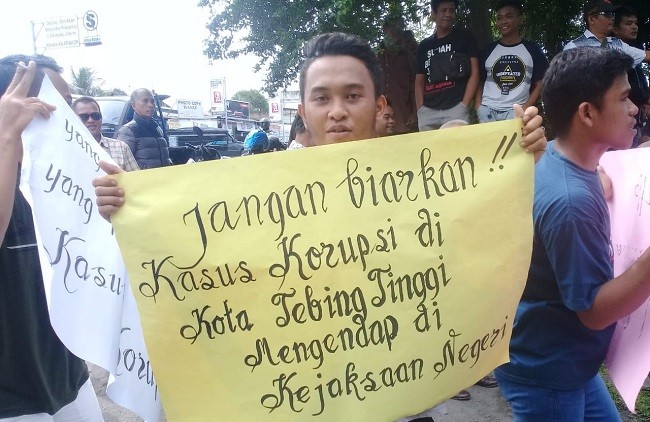 Geruduk Kantor Kejari, Aliansi Masyarakat Tebingtinggi Desak Dana Reses DPRD Diusut