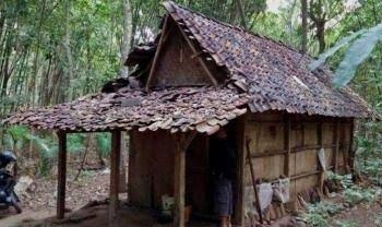 Tinggal Di Gubuk Reot, Pe'i Butuh Perhatian Camat Sukawangi
