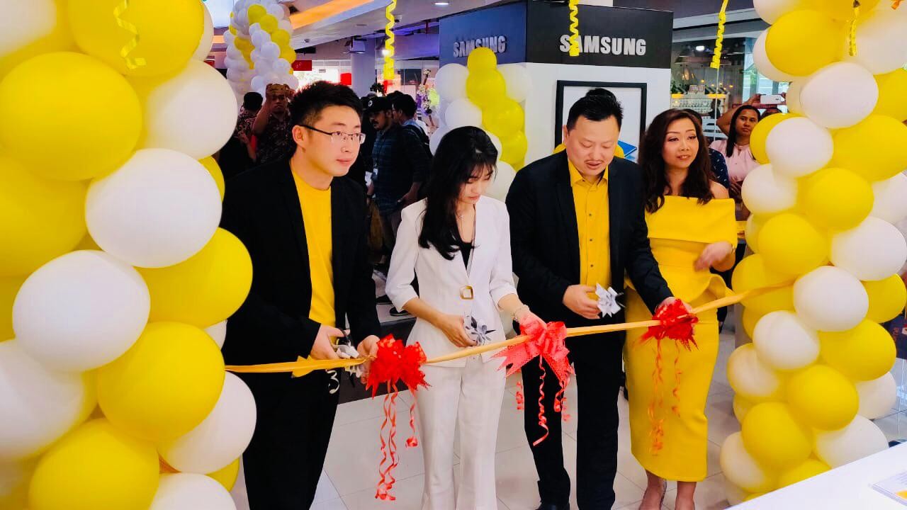 Melayani Anak Muda, Kini realme Official Service Center & Store Resmi Dibuka di WTC