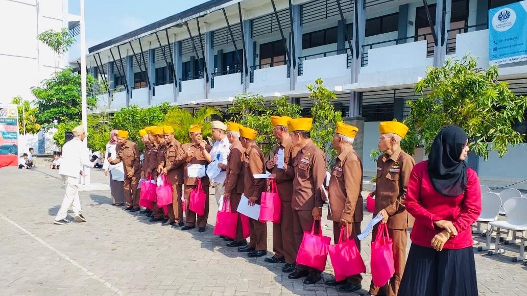 Upacara dengan Veteran, Labschool Unesa : Kita Diberikan Rasa Kebangsaan