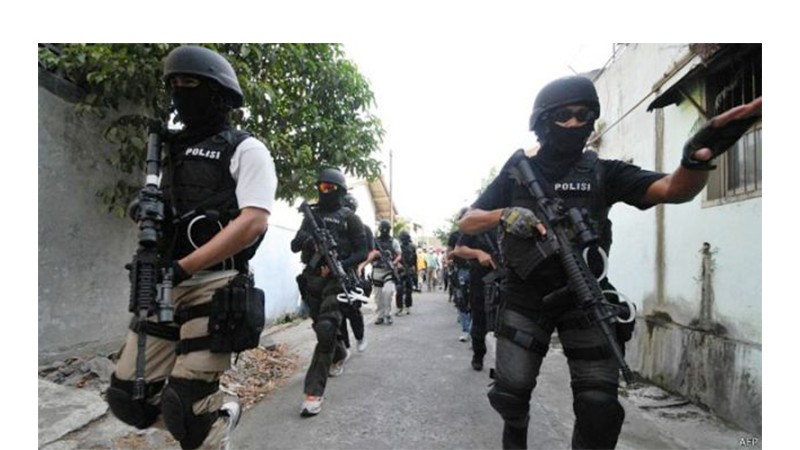 Densus 88 Amankan Pasutri Terduga Teroris