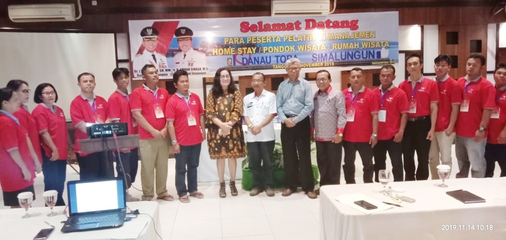 Menuju Bali Baru"   DisparBud Simalungun Bekali Warga Dengan Pelatihan Manajemen Pondok Wisata Danau Toba