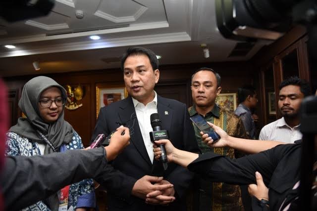 Azis Syamsuddin Minta Polisi Usut Tuntas Kasus Ledakan Granat Asap