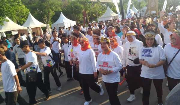 Peringati Hari Ibu, Iriana Joko Widodo Hadiri Jalan Sehat