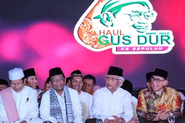 Gus Mus Nasehati Mahfud MD: Hati-hati Jabatan Itu Merusak Orang