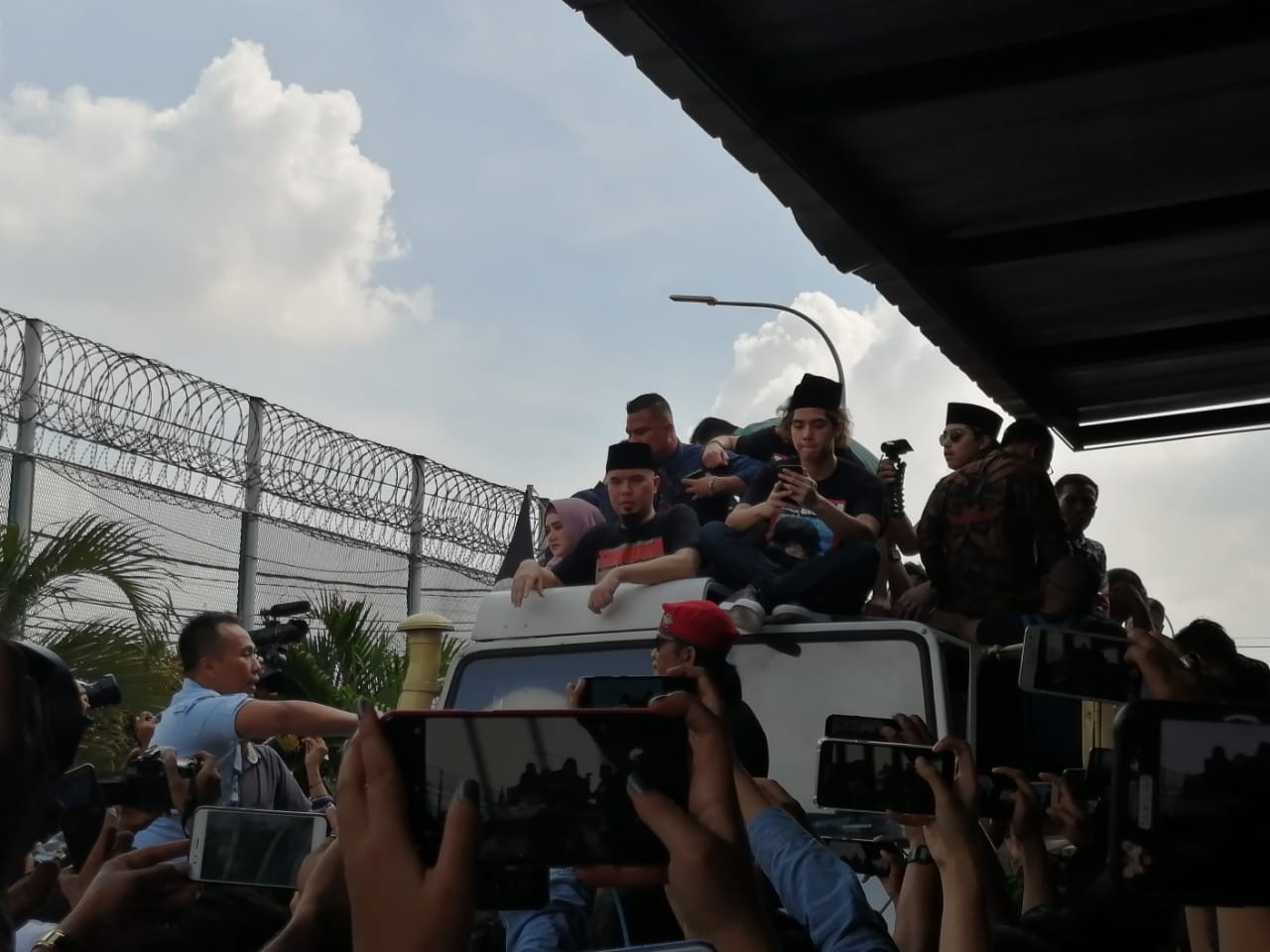 Akhirnya, Ahmad Dhani Hirup Udara Bebas