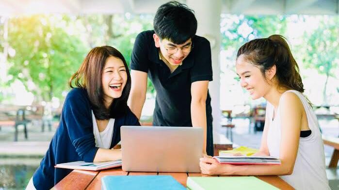 Sedang Apa Mahasiswa di Kampus