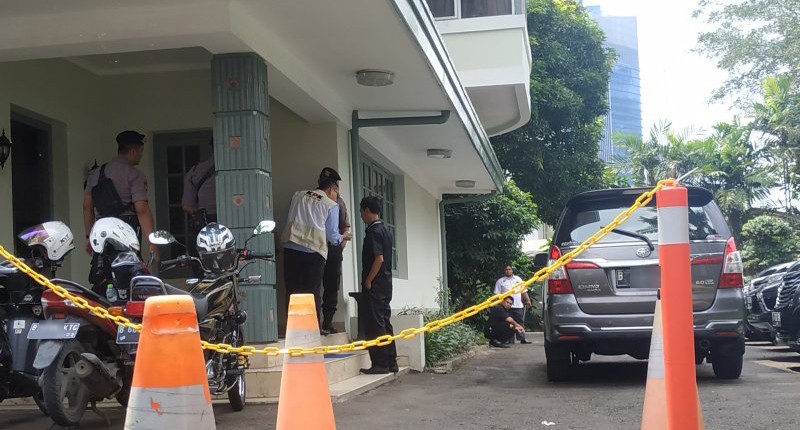 Petugas KPK Satroni Ruang Kerja Pimpinan KPU