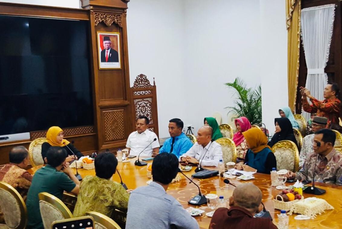 Gubernur Jatim dengan Kemenlu RI Berusaha Pulangkan 248 Mahasiswa Jatim di China