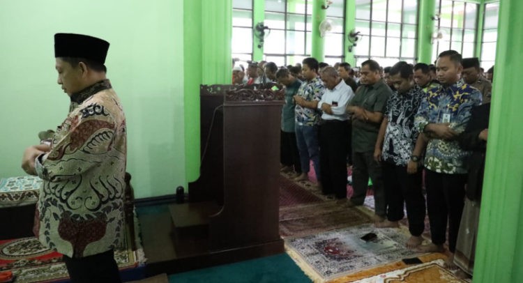 Jamaah Salat Jumat Masjid At Taqwa Kaget Ternyata Imamnya Mendagri Tito