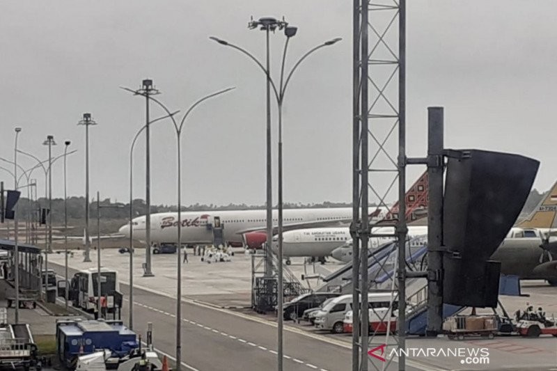 Tiba di Batam, WNI dari Wuhan Langsung Masuk Pesawat TNI AU