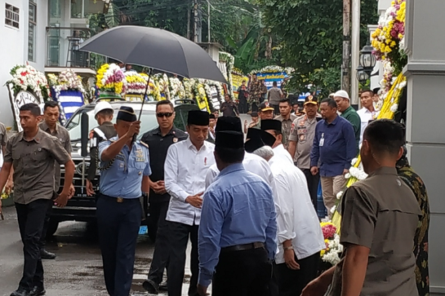 Jokowi Kenang Dititipakan Pesan oleh Gus Sholah Soal Keislaman dan Kebangsaan