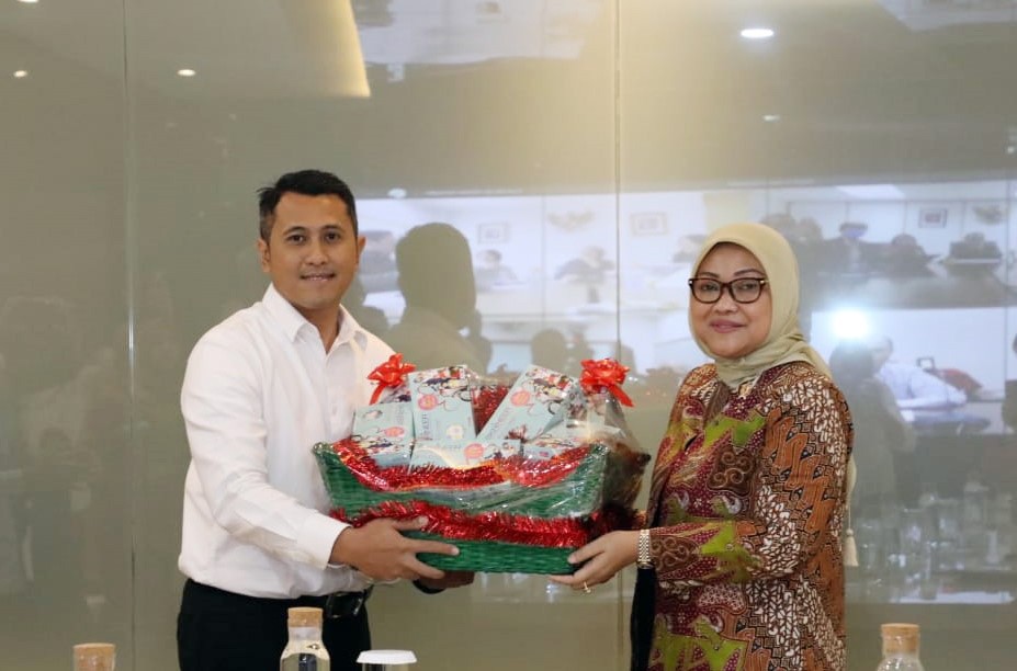Menaker Ida Fauziyah Mengirim 33 ribu Masker Bagi Pekerja Migran Indonesia
