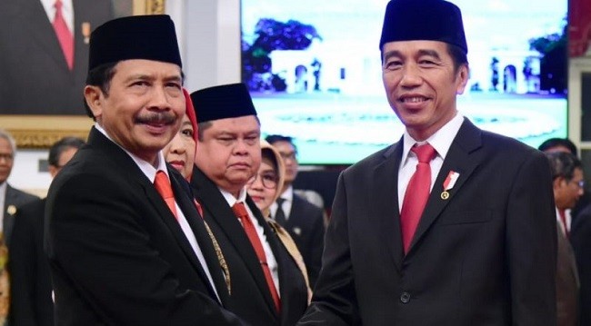 Jokowi Sebaiknya Kurangi Pembantu Yang Suka Bikin Gaduh, Dipecat?