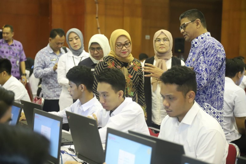 Menaker Ida Fauziuah Tinjau Ujian CPNS Kemnaker