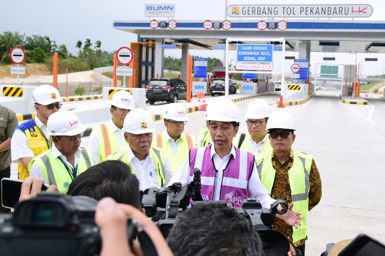 Presiden Jokowi Tinjau Ruas Tol Pekanbaru-Dumai Seksi 1