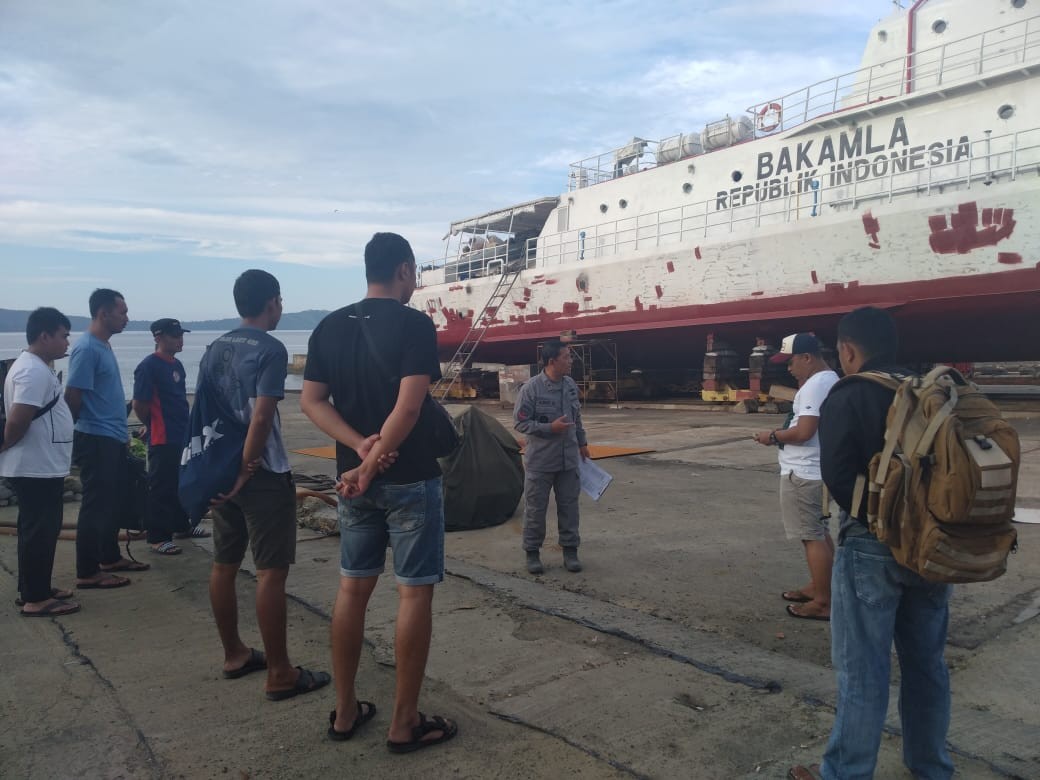 Kazona Timur Tinjau Progress Docking KN Ular Laut 405
