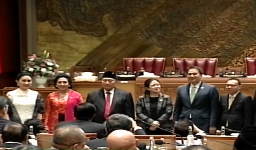 DPR Lantik Tiga Anggota PAW Pengganti Menteri Jokowi