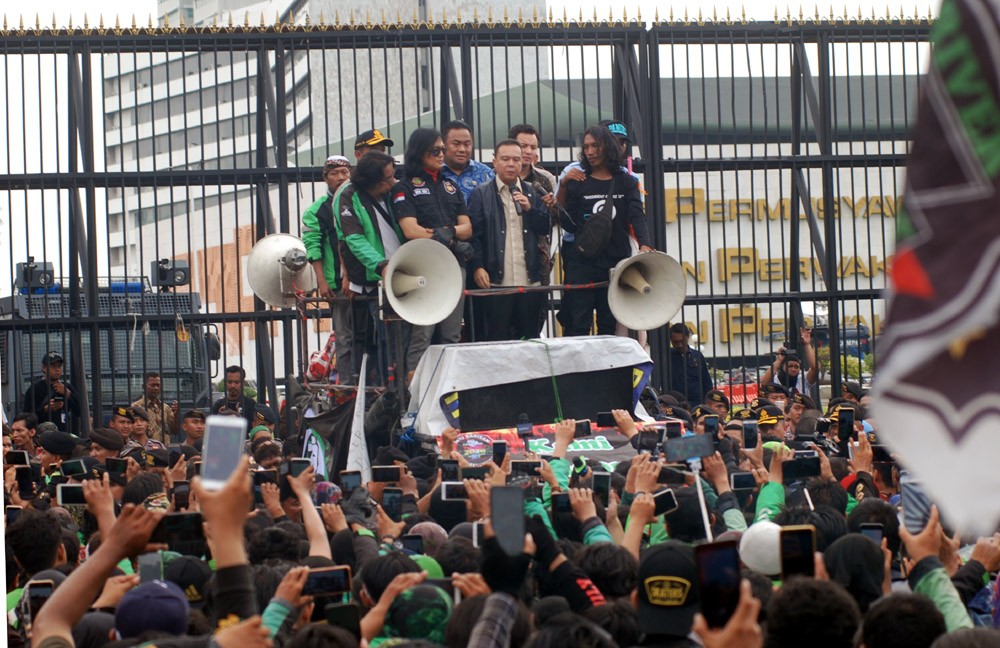 Dua Wakil Ketua DPR  RI Temui Demo Ojek Online