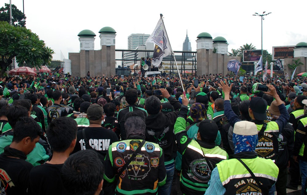 Ojek Online Demo Di DPR