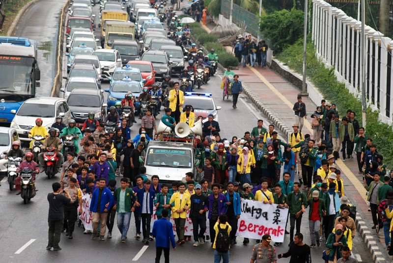 Mahasiswa  Demo Di DPR, Tolak Omnibus Law Cipta Kerja