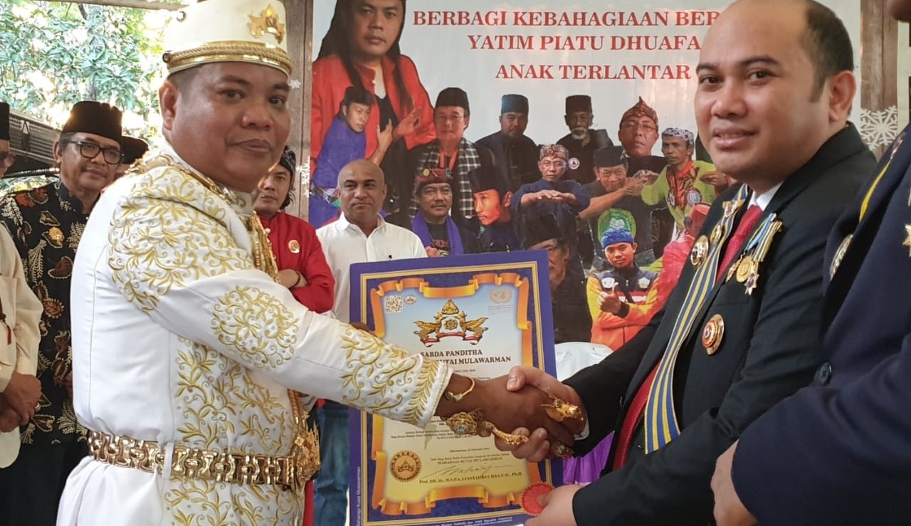 Banyak Prestasi, Bambang Saputra Diberikan Gelar Budaya