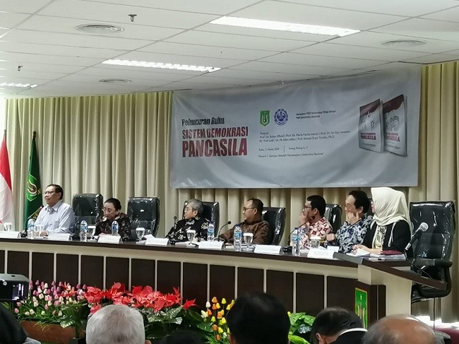 Mantan Rektor UGM Bongkar Ada Guyuran Duit Berkarung-karung Dalam Amandemen UUD