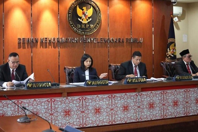 Selingkuh Dengan Staf, DKPP Copot Anggota KPU Konawe Utara