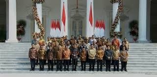 Istana Resah, Istana Menyerah