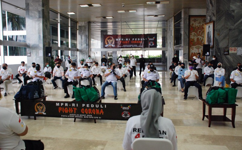 "MPR RI MELAWAN CORONA - FIGHT CORONA" 