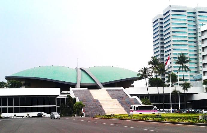 Dapat Keistimewaan Tes Corona, Pimpinan dan Anggota DPR Dikritik